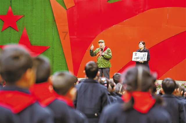 云南镇雄一村民小组发生山体滑坡有农户被掩埋