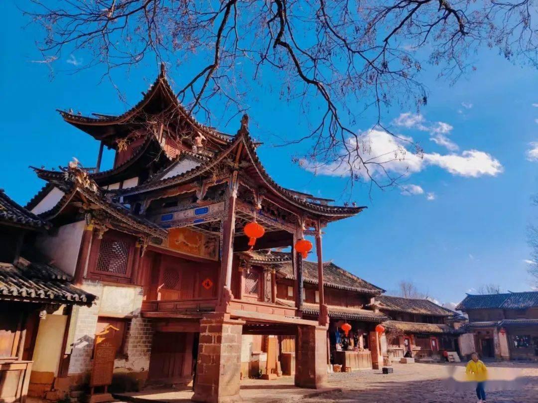 张佳宁新剧《小城故事多》开播，饰演音乐才女穆笛