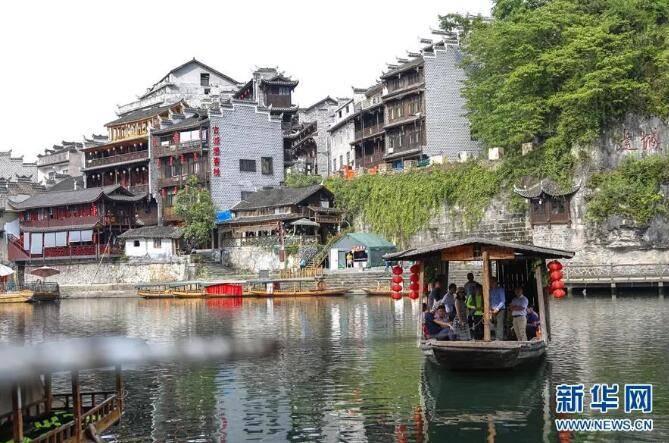 年过61被央视返聘，发挥余热再上岗，主持人徐俐有多牛？游戏画面